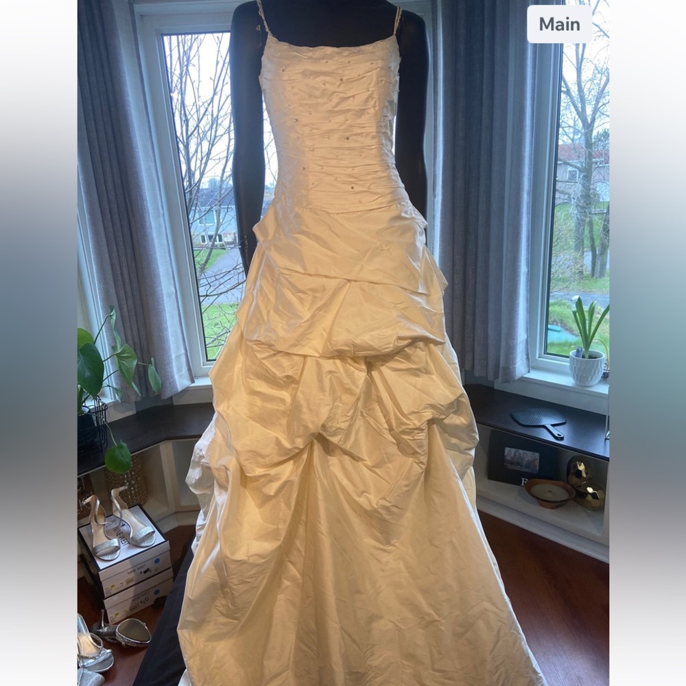 Paloma Blanca IvorySilk Pearl Inlay Gown 🇨🇦